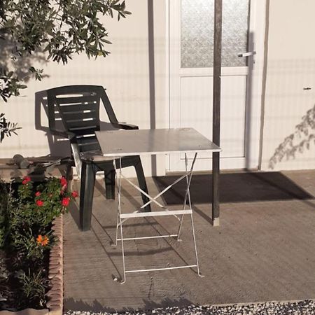 Appartamento Mas Vincent La Fare-les-Oliviers Esterno foto